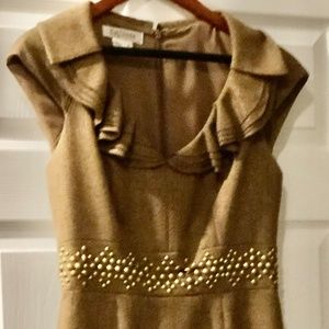 Kay Unger. Gorgeous Sleeveless Scoop Neck Dress